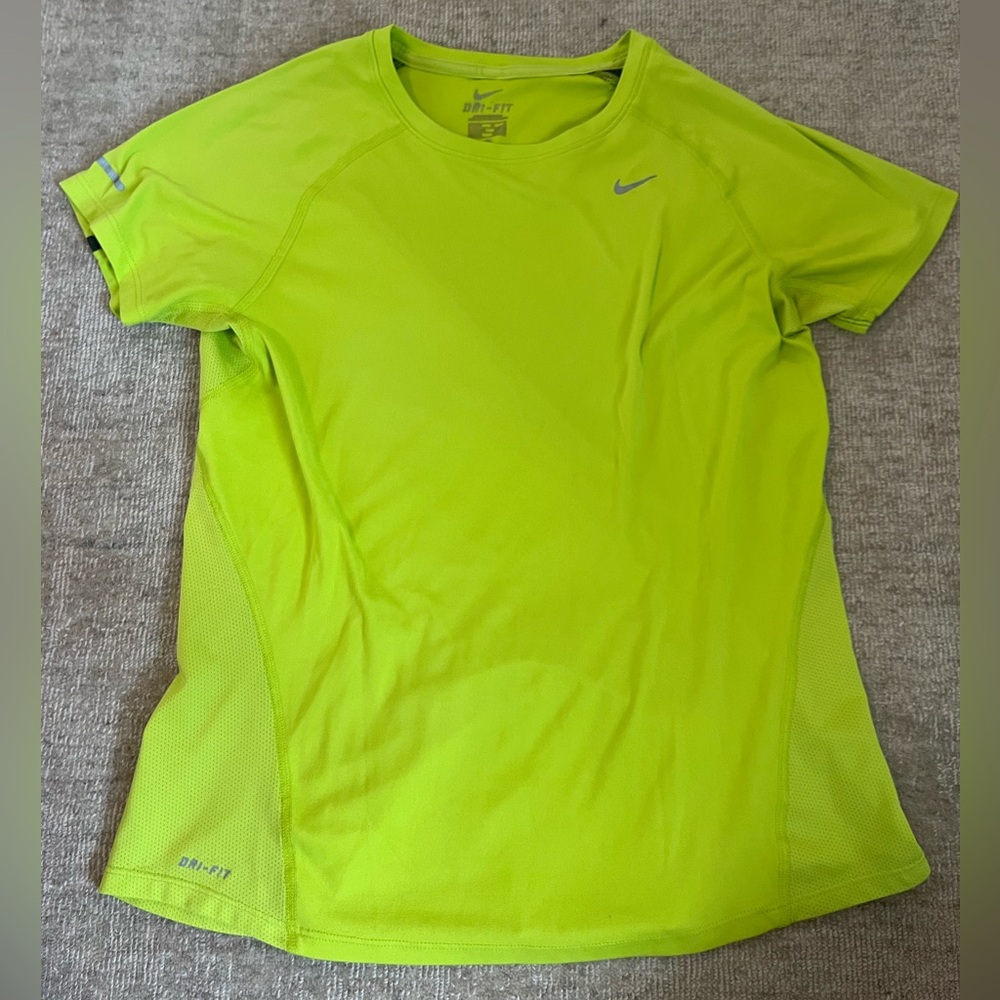 Nike reflective running top green